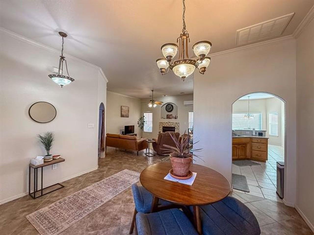 2409 Saguaro Loop - Photo 4 of 37