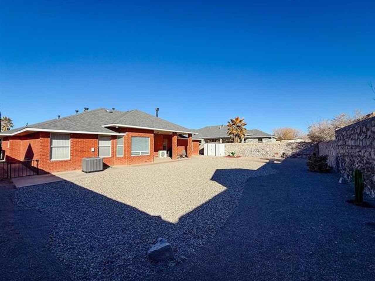 2409 Saguaro Loop - Photo 7 of 37