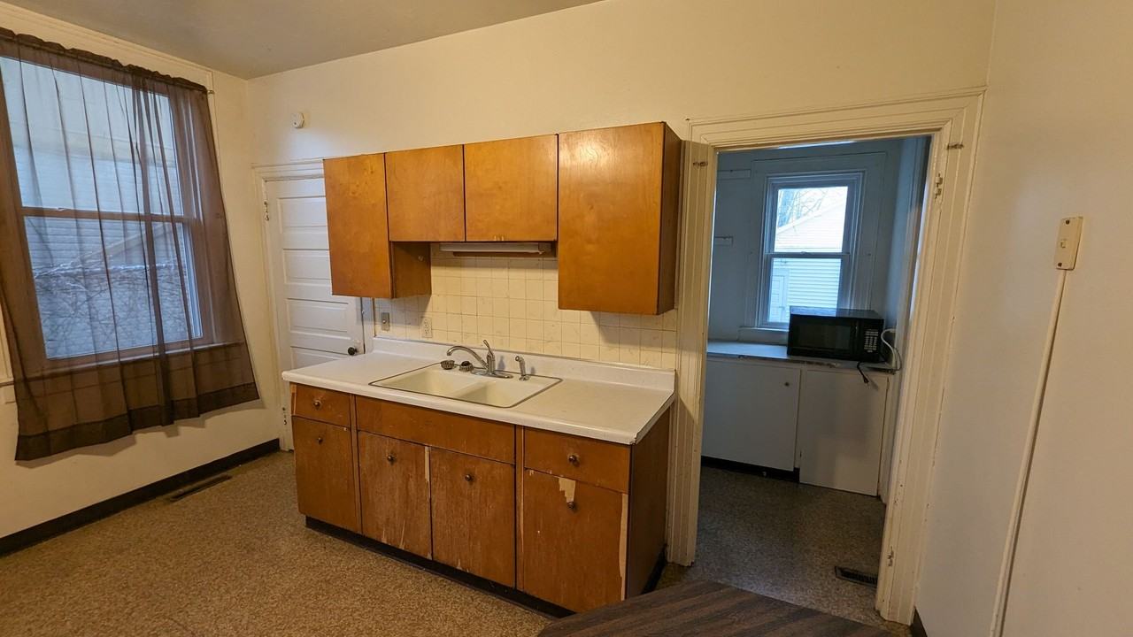 RJ707 - Photo 3 of 47