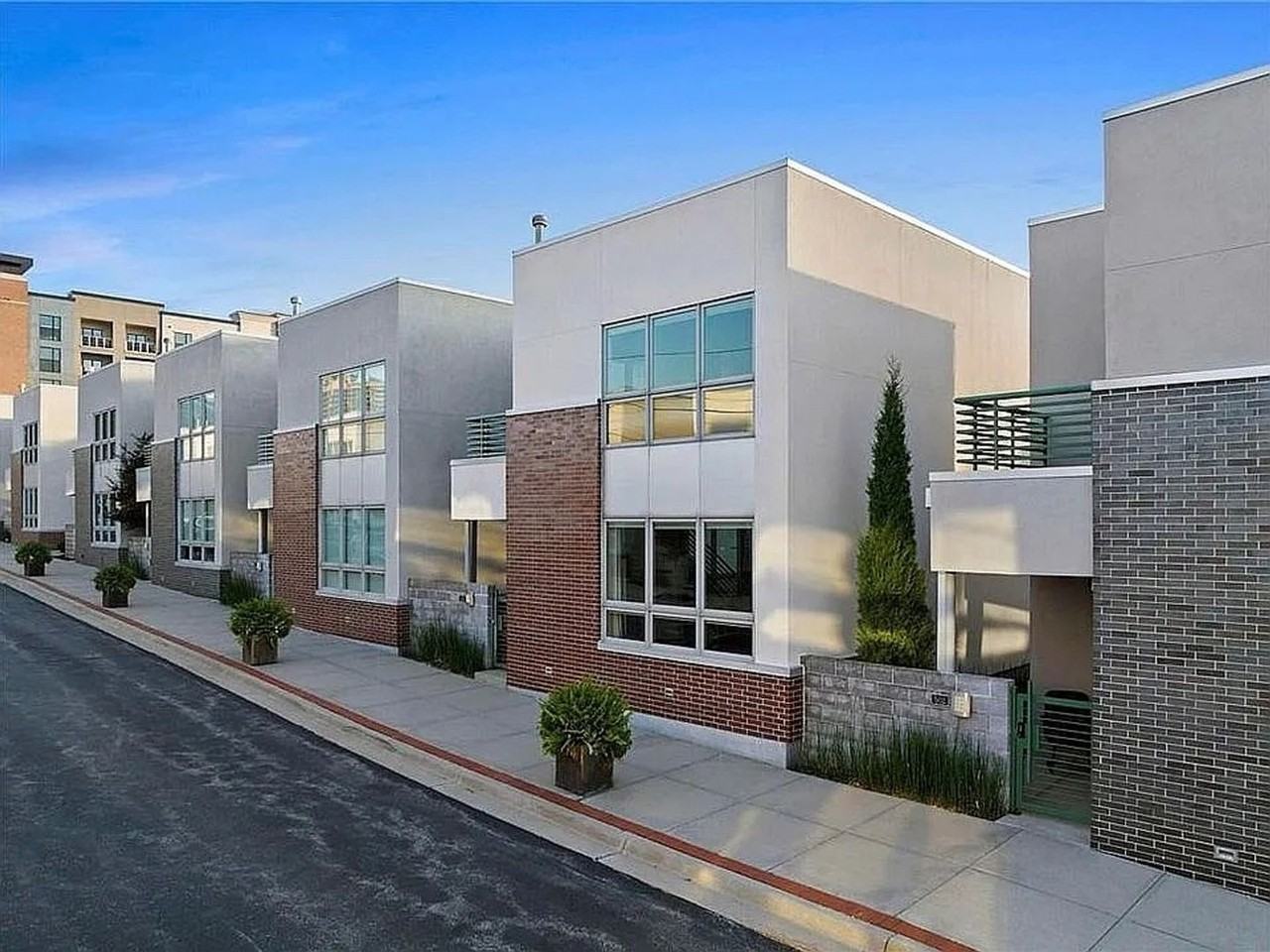 527 Oak St - Photo 2 of 37