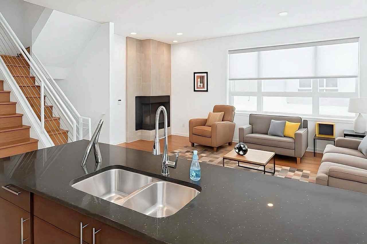 527 Oak St - Photo 7 of 37