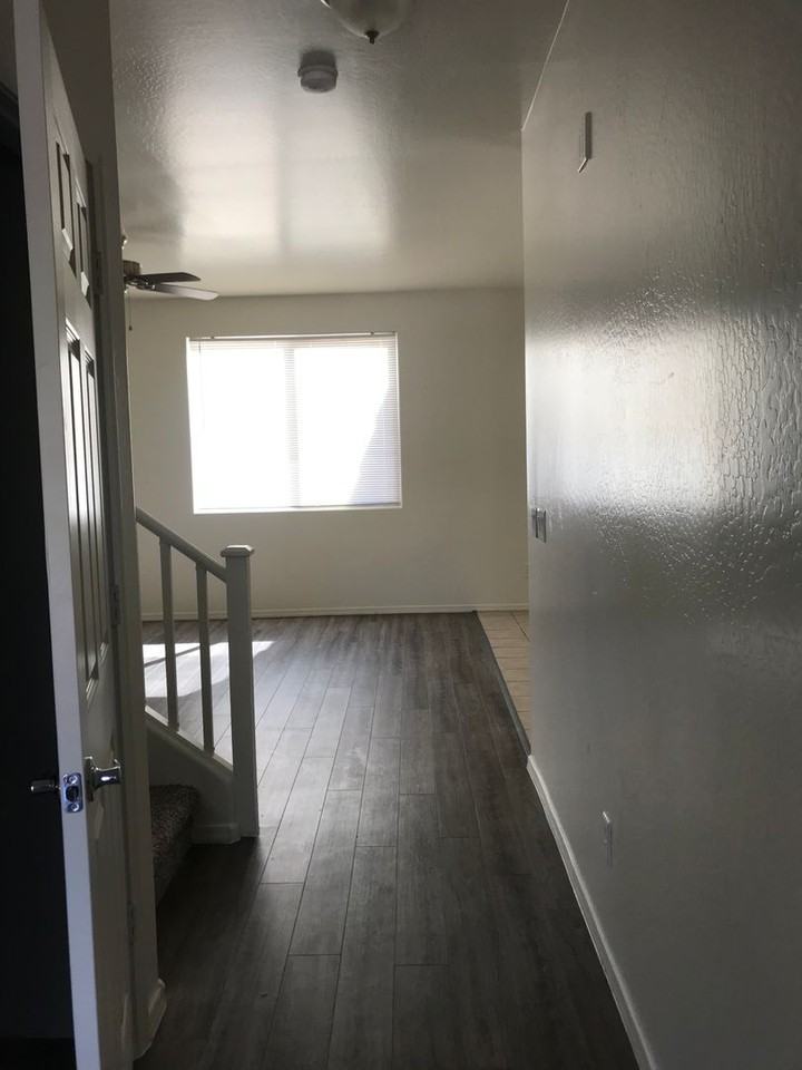 18149 West Hatcher Road - Photo 4 of 29