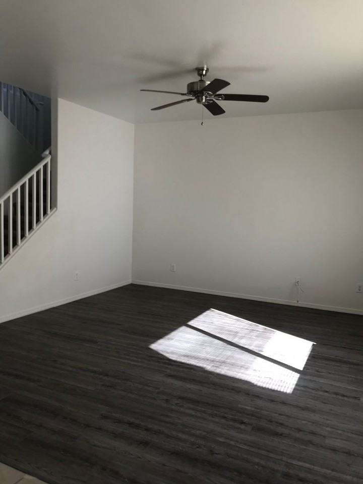 18149 West Hatcher Road - Photo 7 of 29