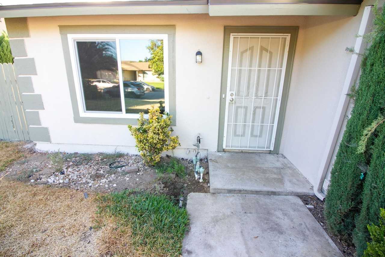 5136 Saguaro St - Photo 3 of 34