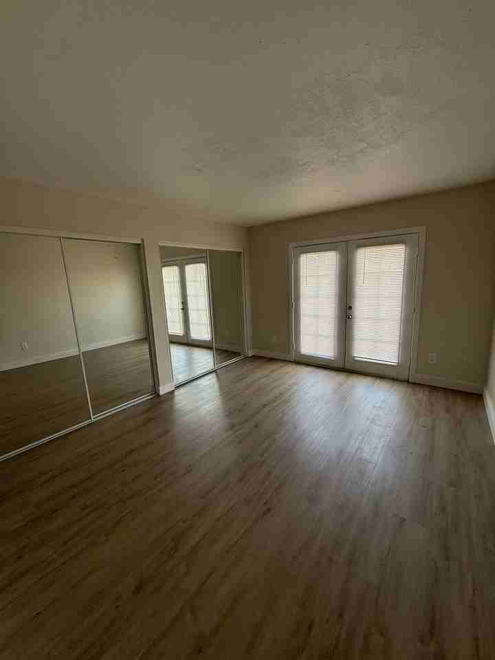 3046 N 24th Dr - Photo 5 of 18