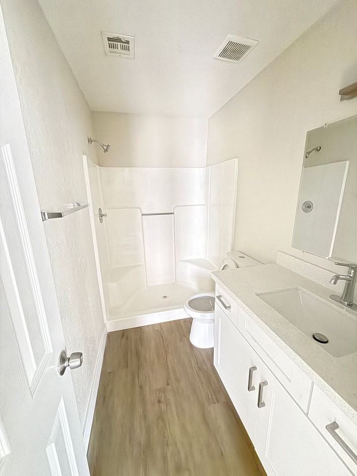 3046 N 24th Dr - Photo 5 of 16