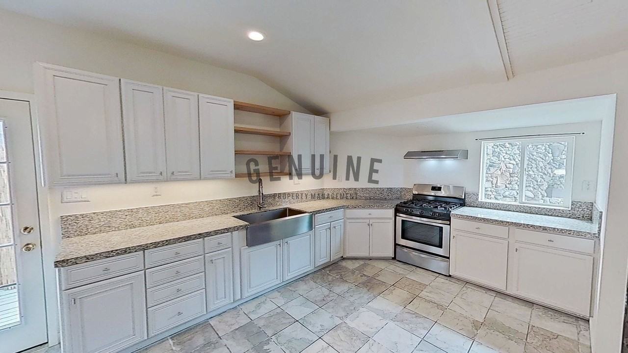 14832 Kitterman Dr - Photo 4 of 32