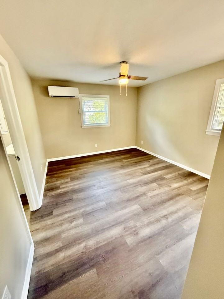 3910 Harwood St - Photo 6 of 10
