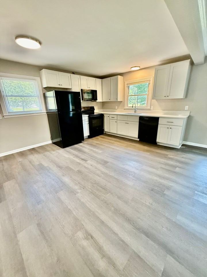 3910 Harwood St - Photo 7 of 10