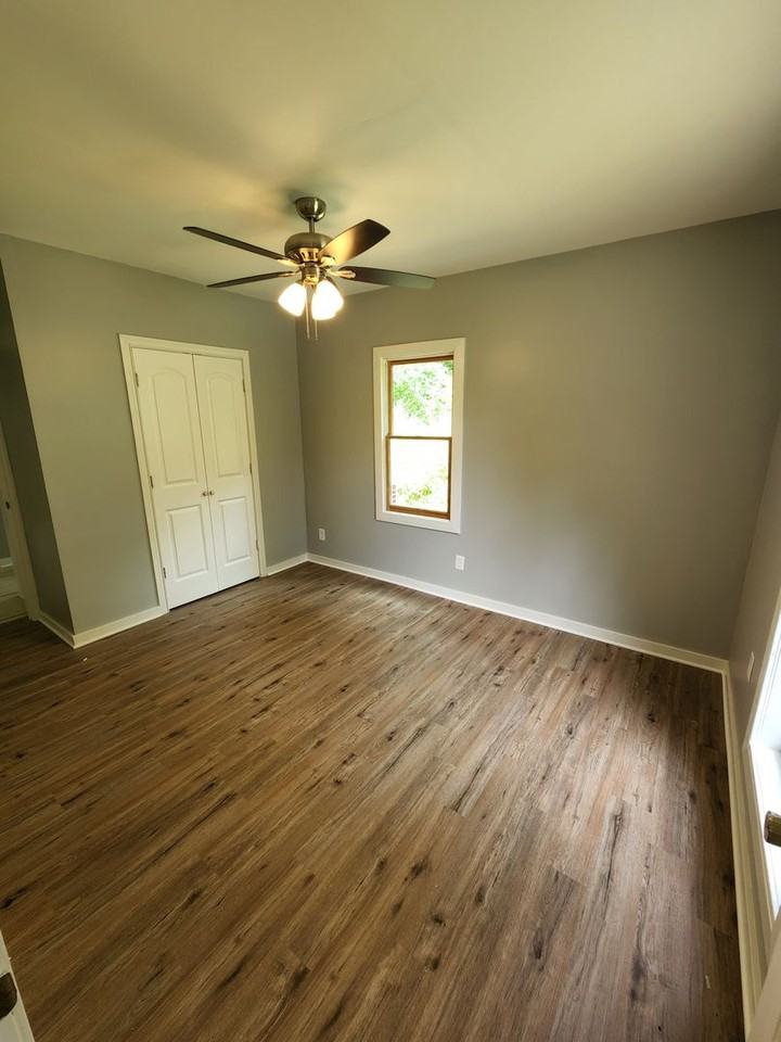 3037 Legg Ln - Photo 2 of 5