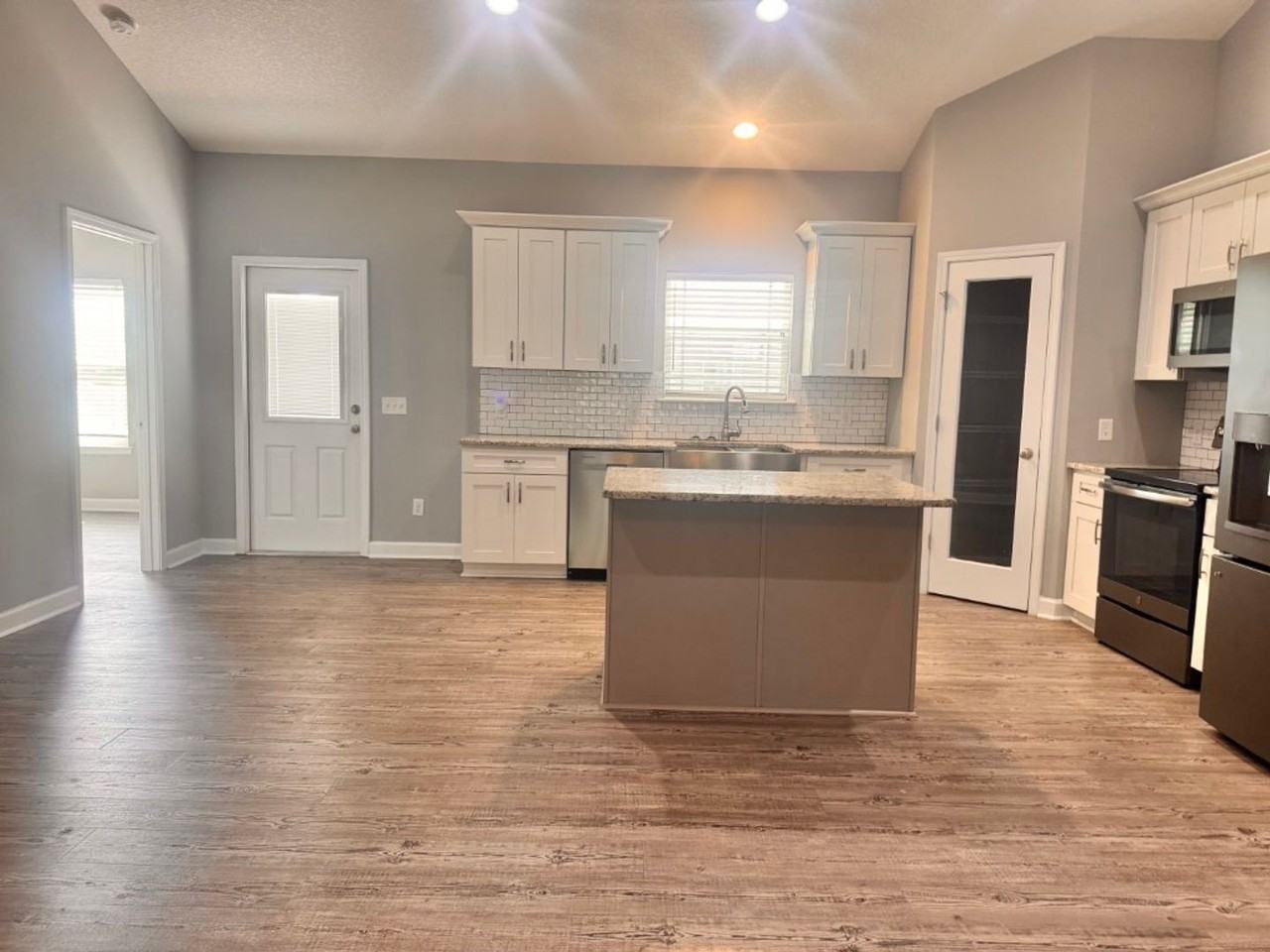 3103 County Road 121 - Photo 2 of 45