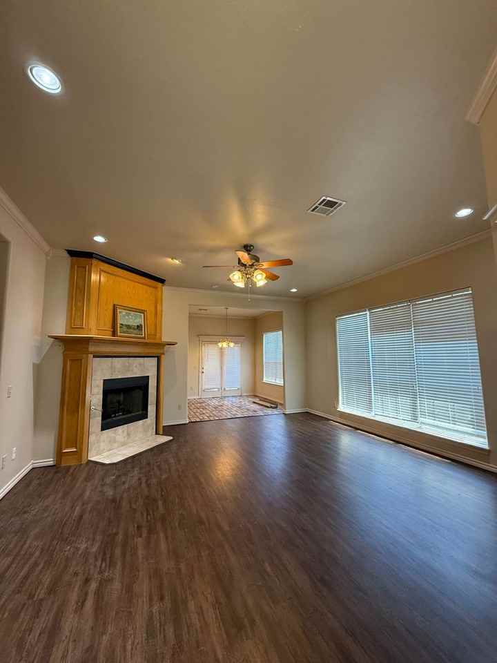 2520 Thomas Dr - Photo 2 of 23