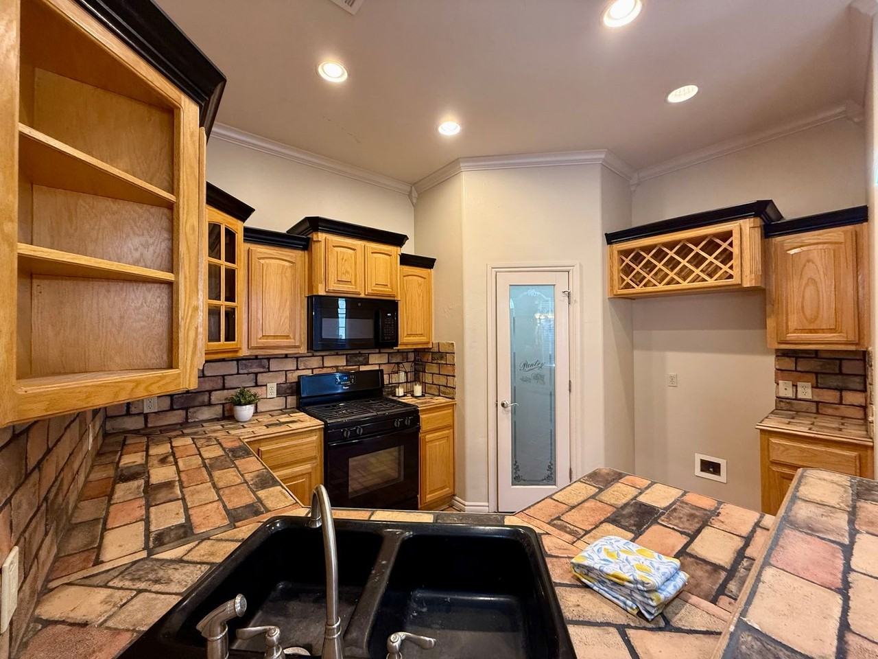 2520 Thomas Dr - Photo 6 of 23