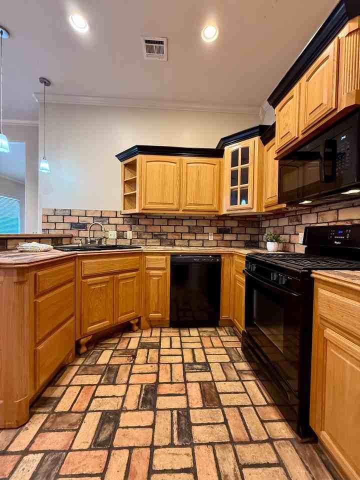 2520 Thomas Dr - Photo 7 of 23