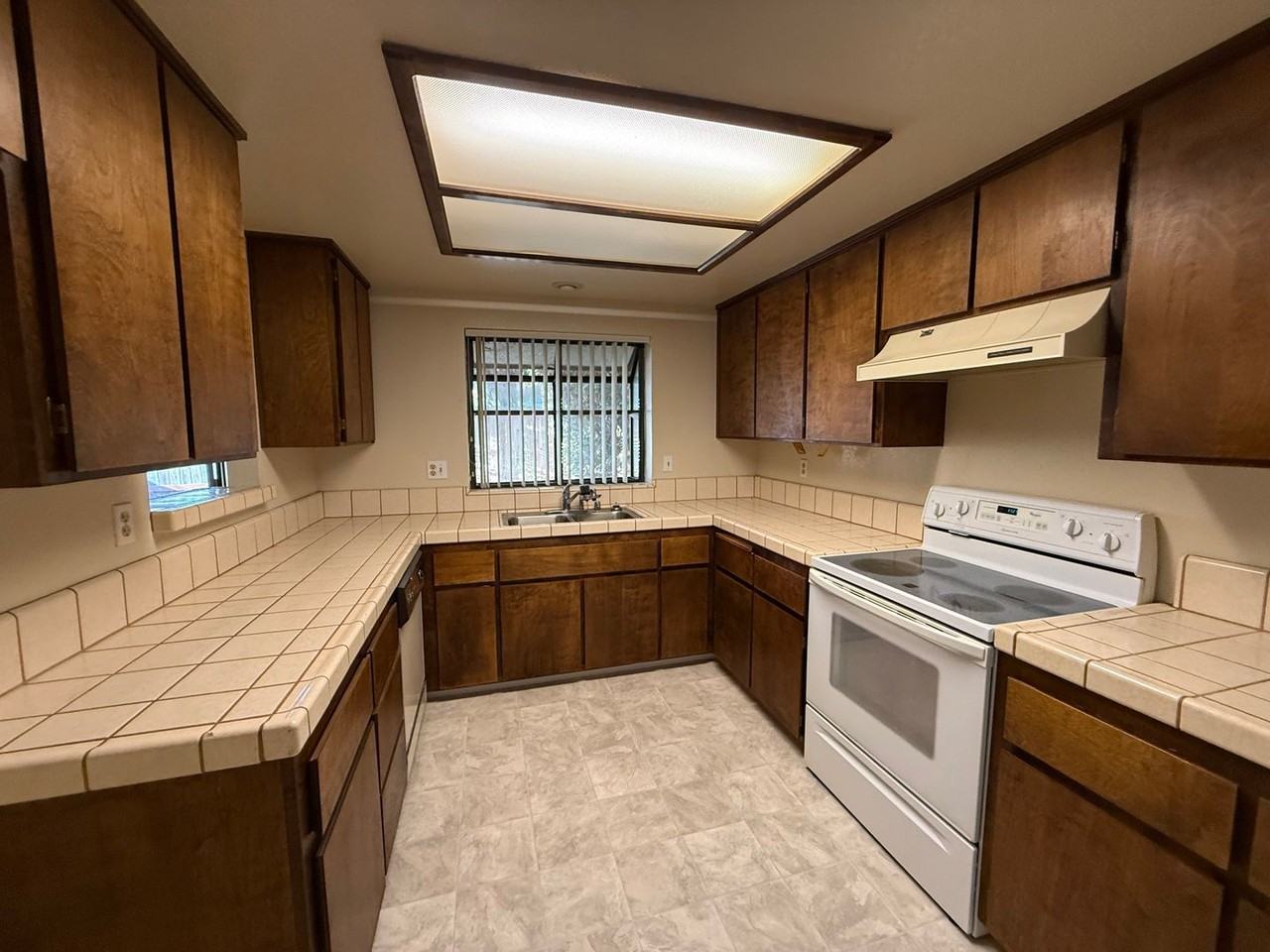 2674 Bradford Way - Photo 3 of 8