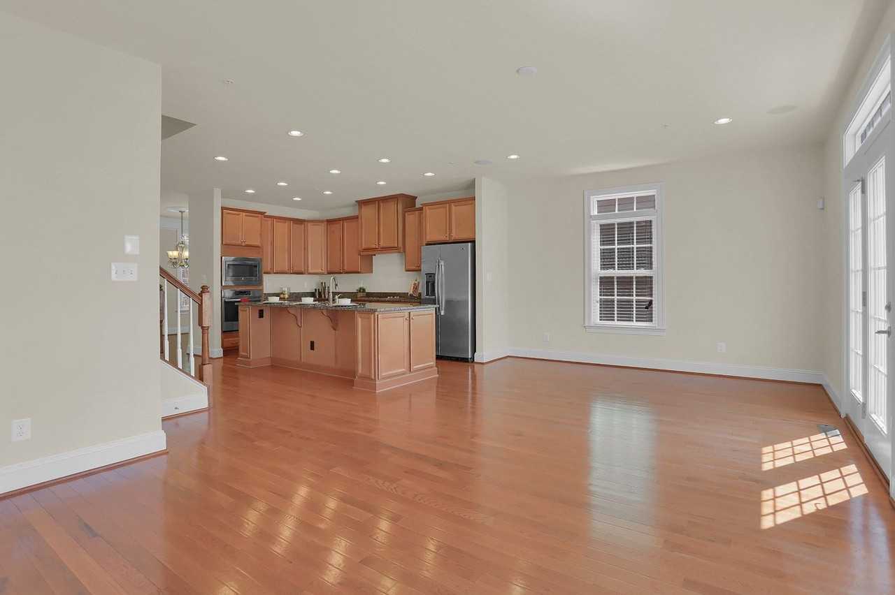 8642 Westford Rd - Photo 5 of 33
