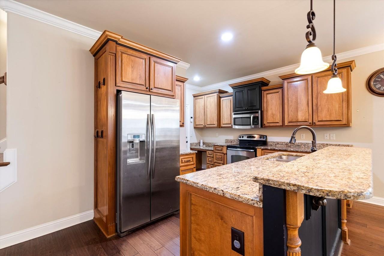 1056 Linlen Ave - Photo 4 of 30