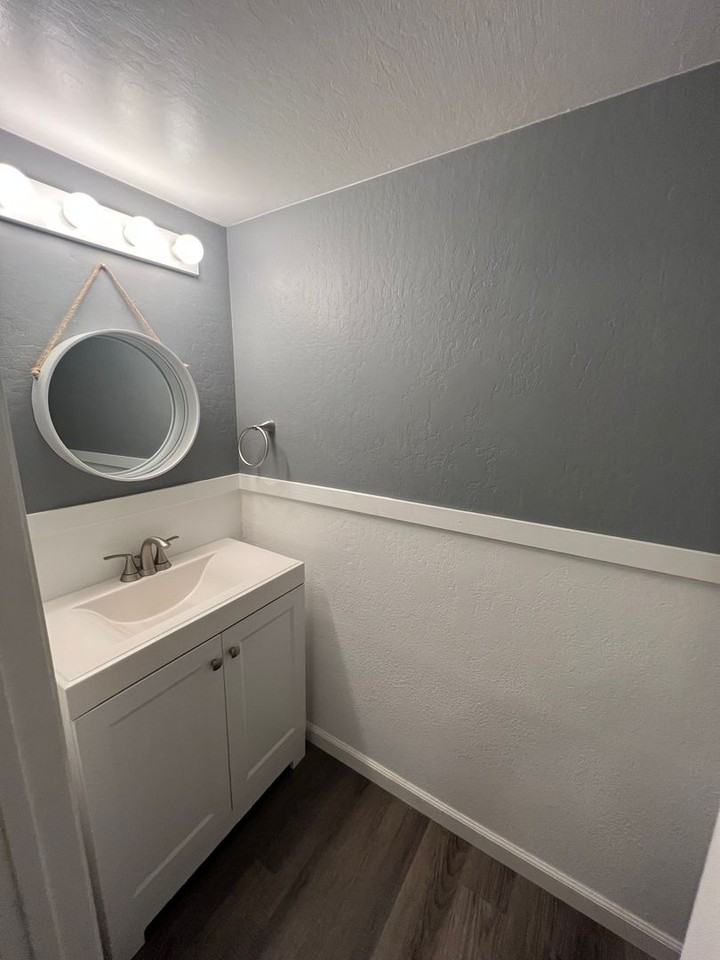 2504 Edward Ln - Photo 4 of 12