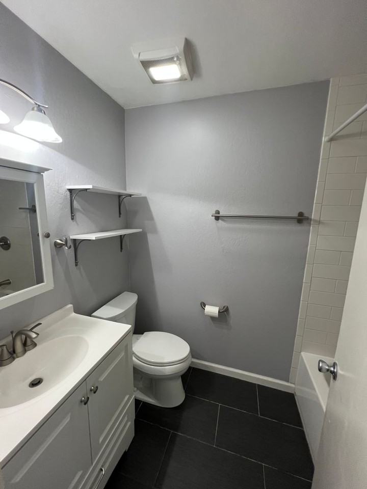 2504 Edward Ln - Photo 5 of 12