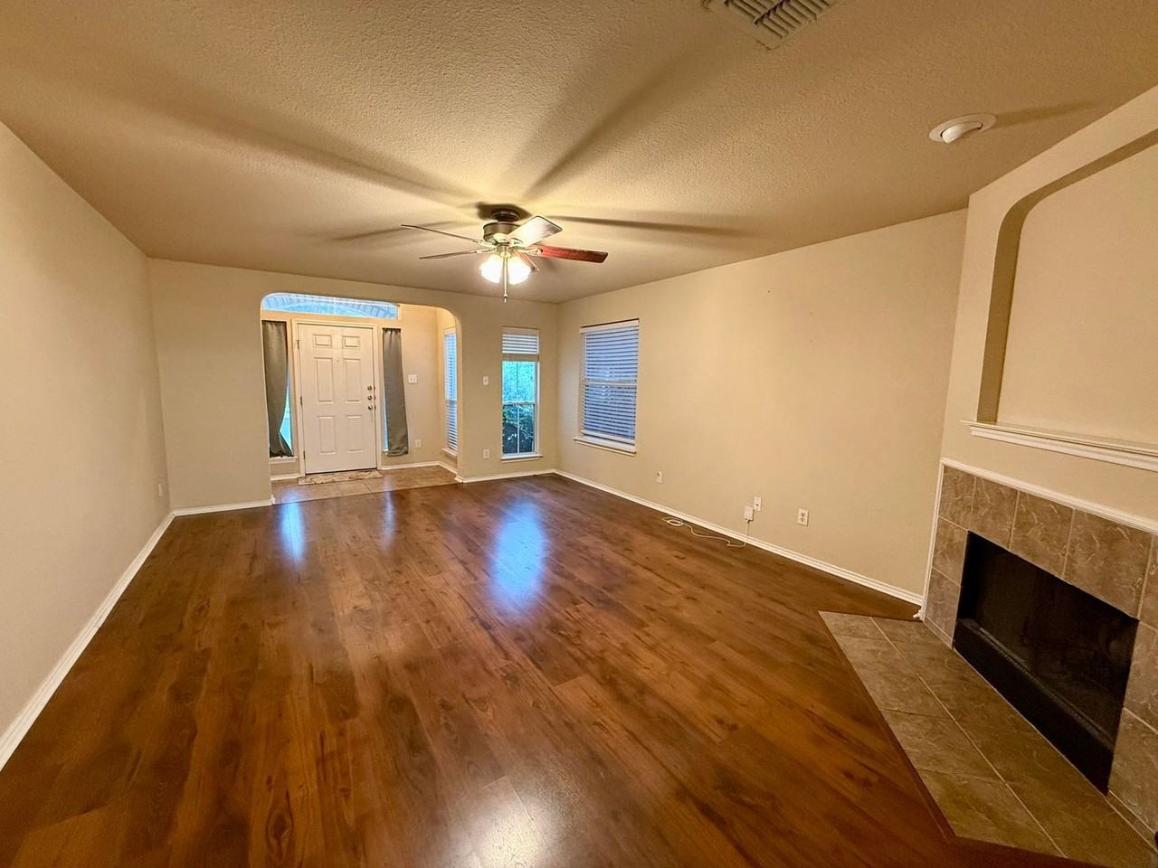 346 Lucille - Photo 2 of 15