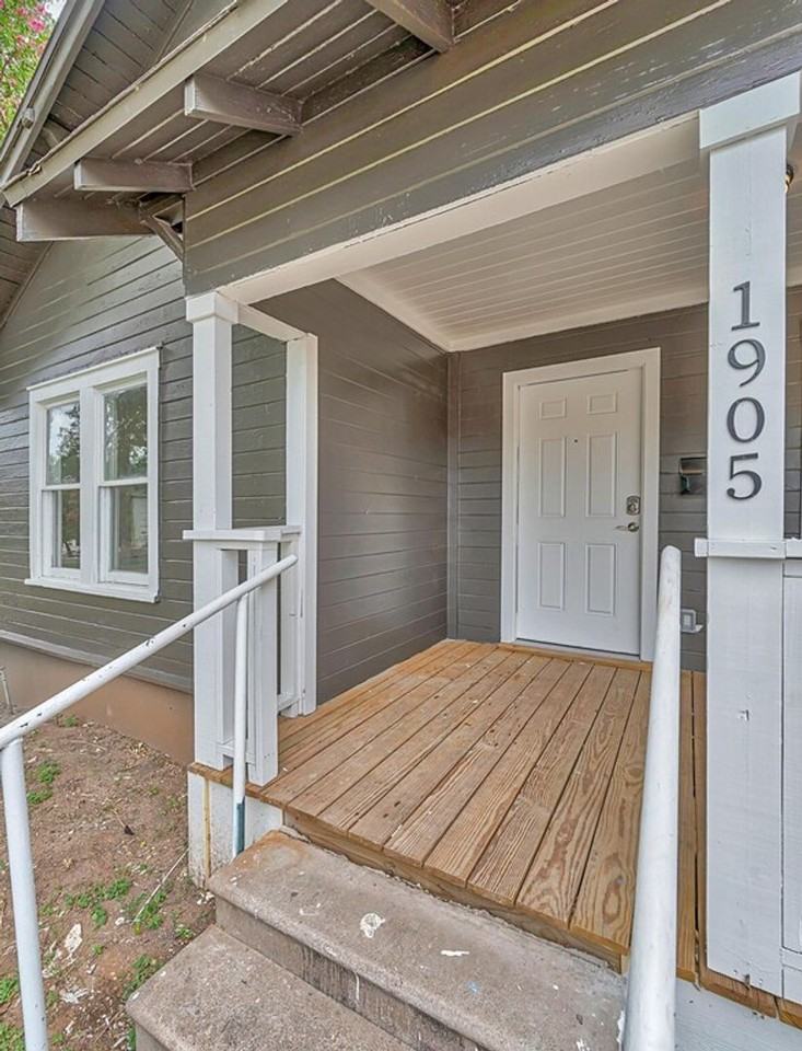 1905 Homan Ave - Photo 2 of 29