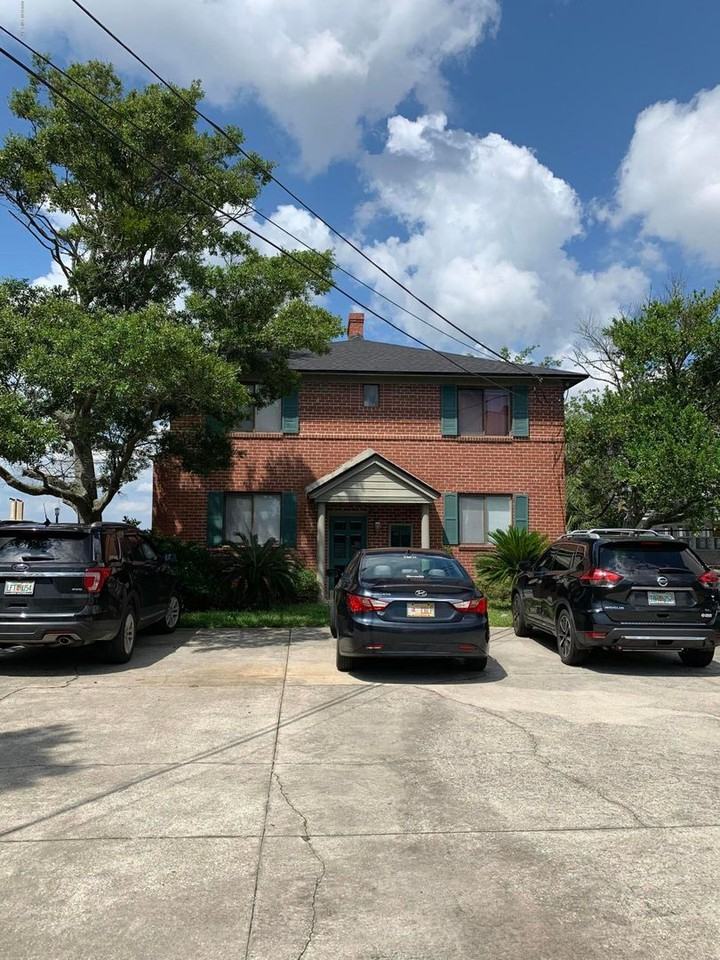 1436 Le Baron Ave - Photo 2 of 19