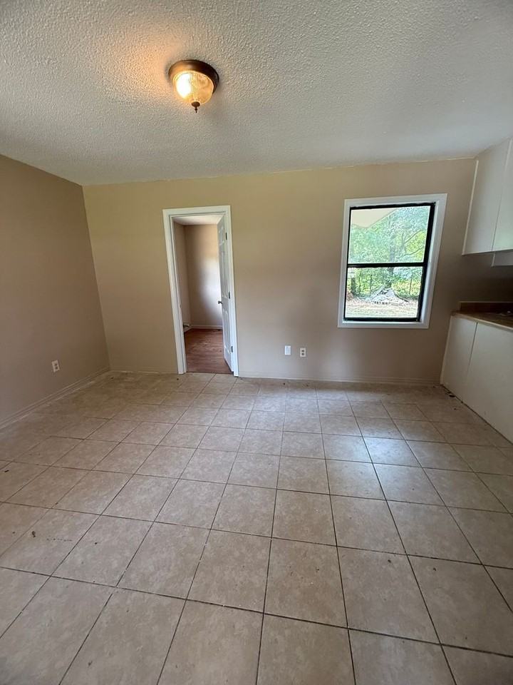 504 Nathan Dr - Photo 2 of 18