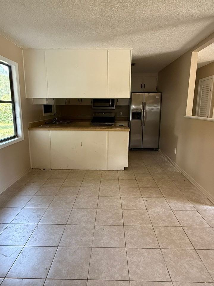 504 Nathan Dr - Photo 3 of 18