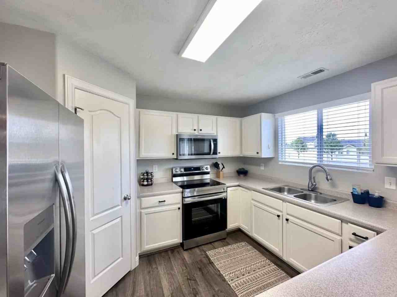 2113 E Hawthorne St - Photo 6 of 32