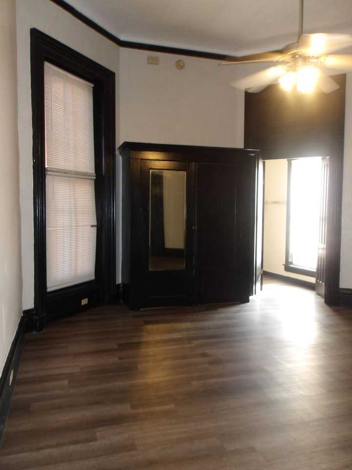 1124 S. 3rd St - Photo 4 of 27