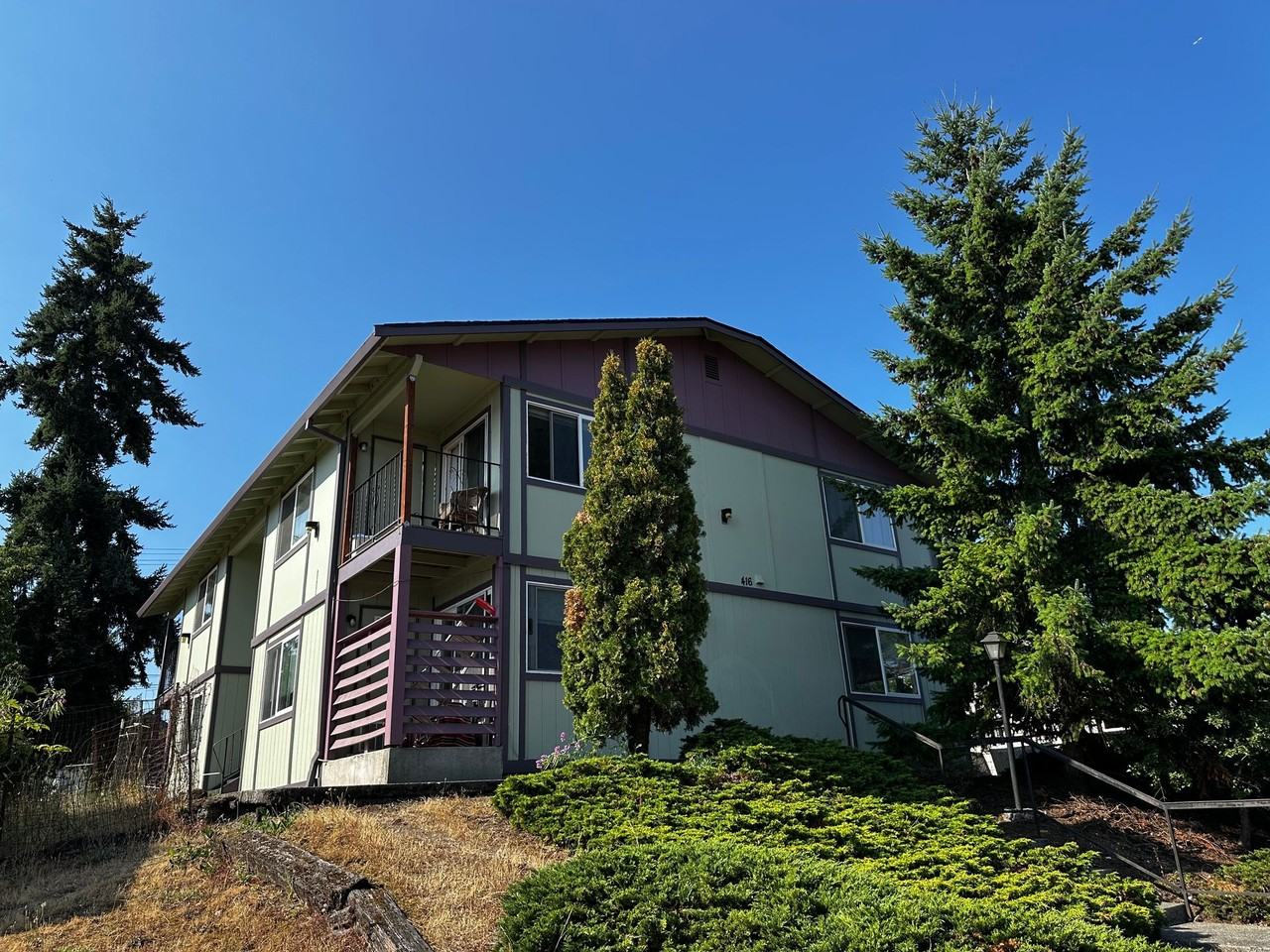 Luminous & Spacious apartments with Private Balcony in Tacoma - Photo 3 of 4