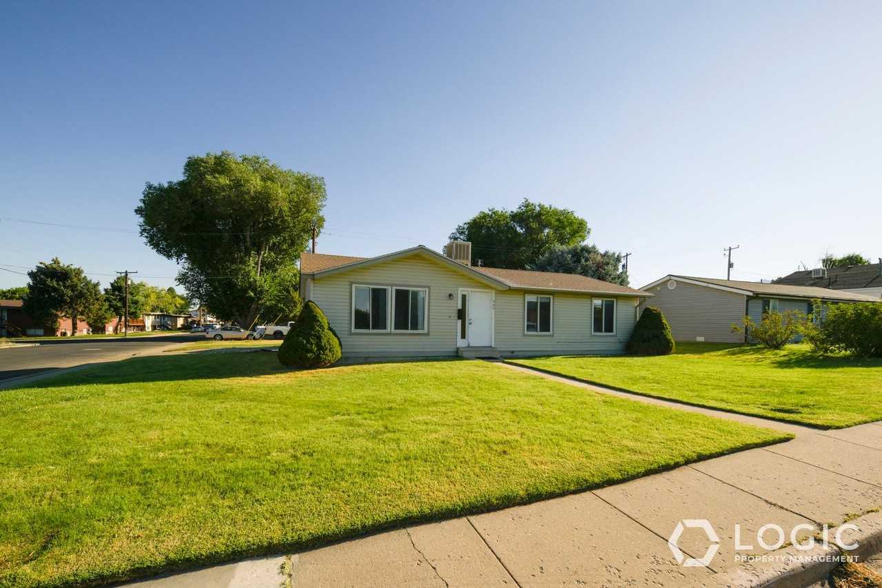 240 W 2050 N - Photo 2 of 19