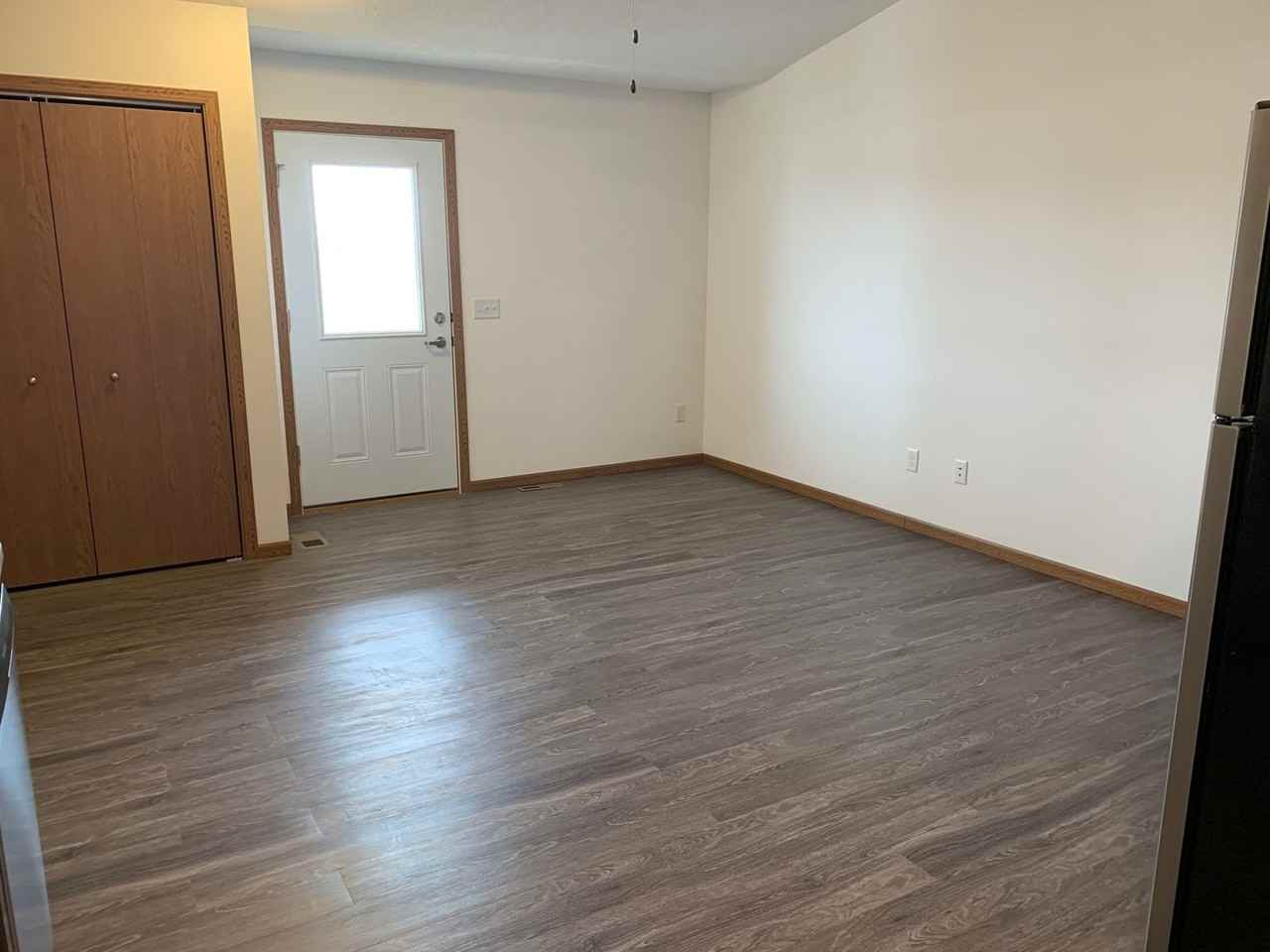 100 100 E High Pointe 12 - Photo 3 of 12