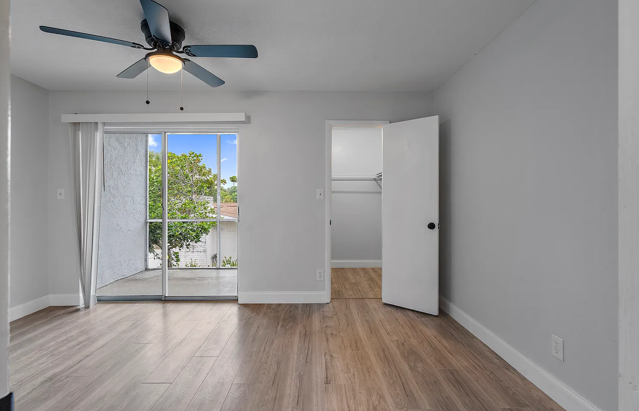 Splendid unit near the beach - Photo 2 of 8