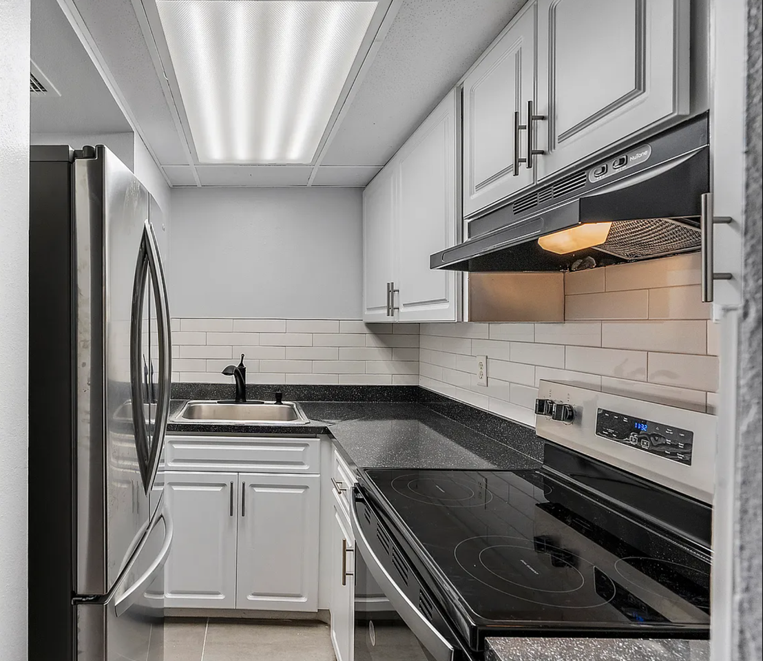 Splendid unit near the beach - Photo 3 of 8