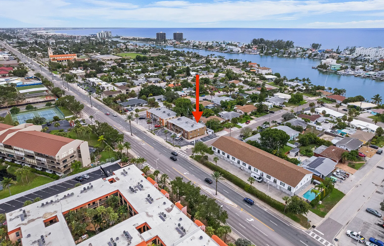 Splendid unit near the beach - Photo 7 of 8