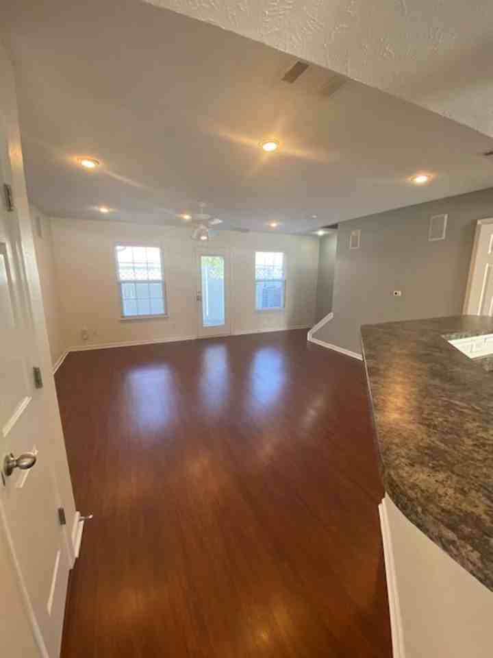 1901 Shaylin Loop - Photo 3 of 21