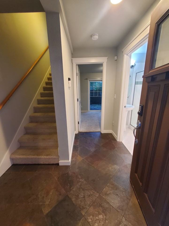 411 Nw Market St #B - Photo 2 of 20