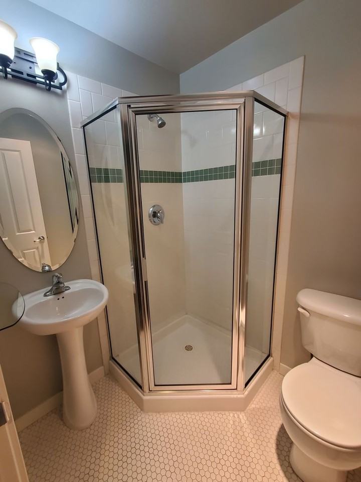 411 Nw Market St #B - Photo 3 of 20