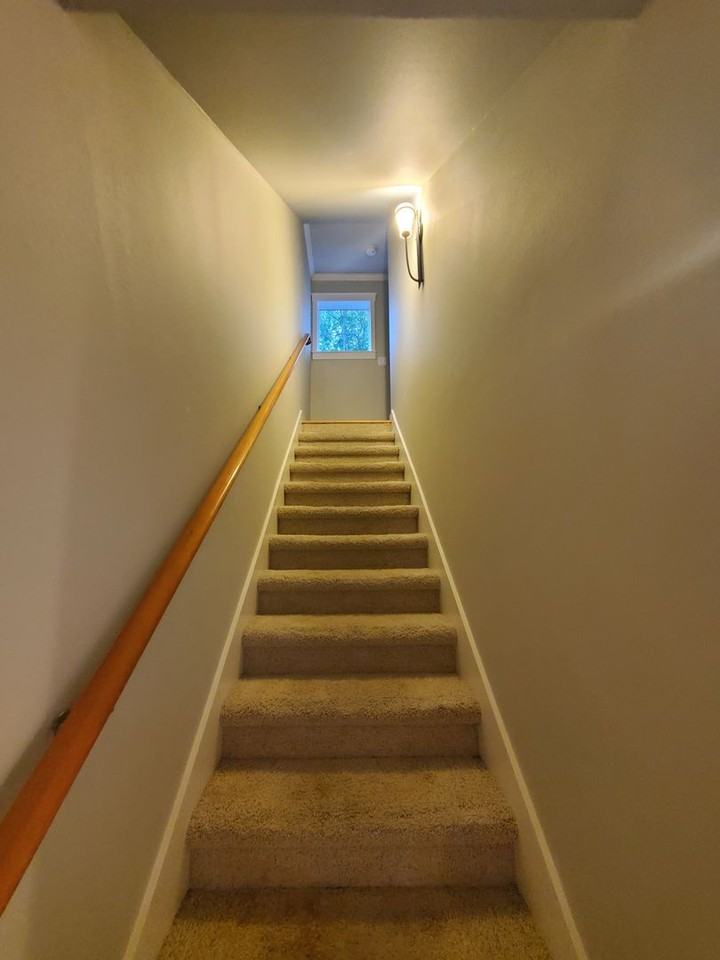 411 Nw Market St #B - Photo 6 of 20