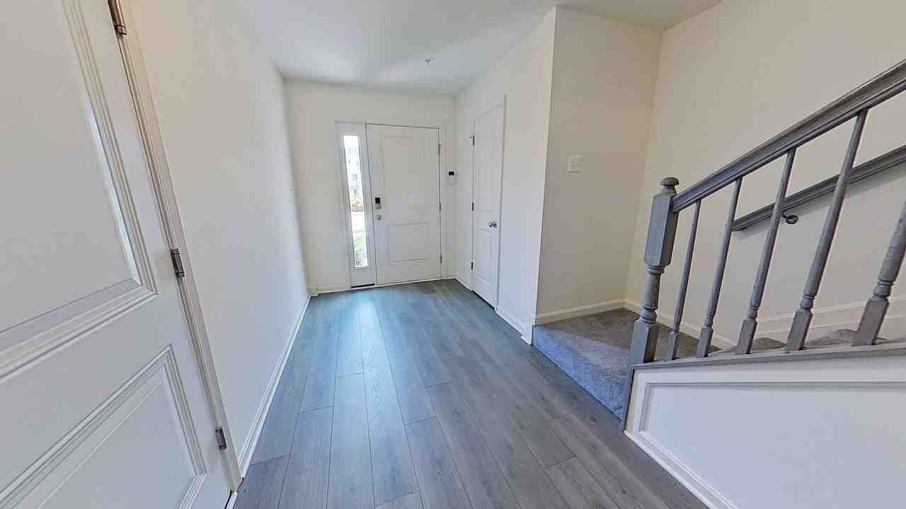125 Sussex Pl - Photo 2 of 18