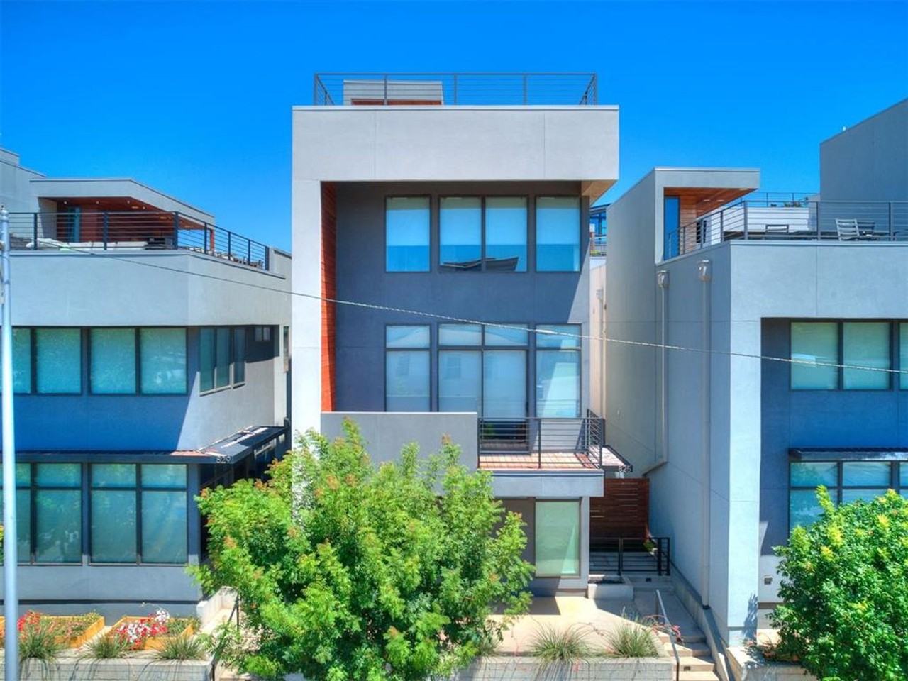 825 Nw 6th St - Photo 3 of 44