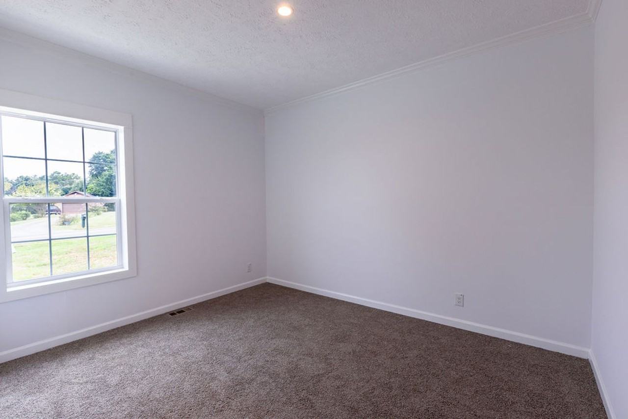 2070 Travis Rd - Photo 2 of 27