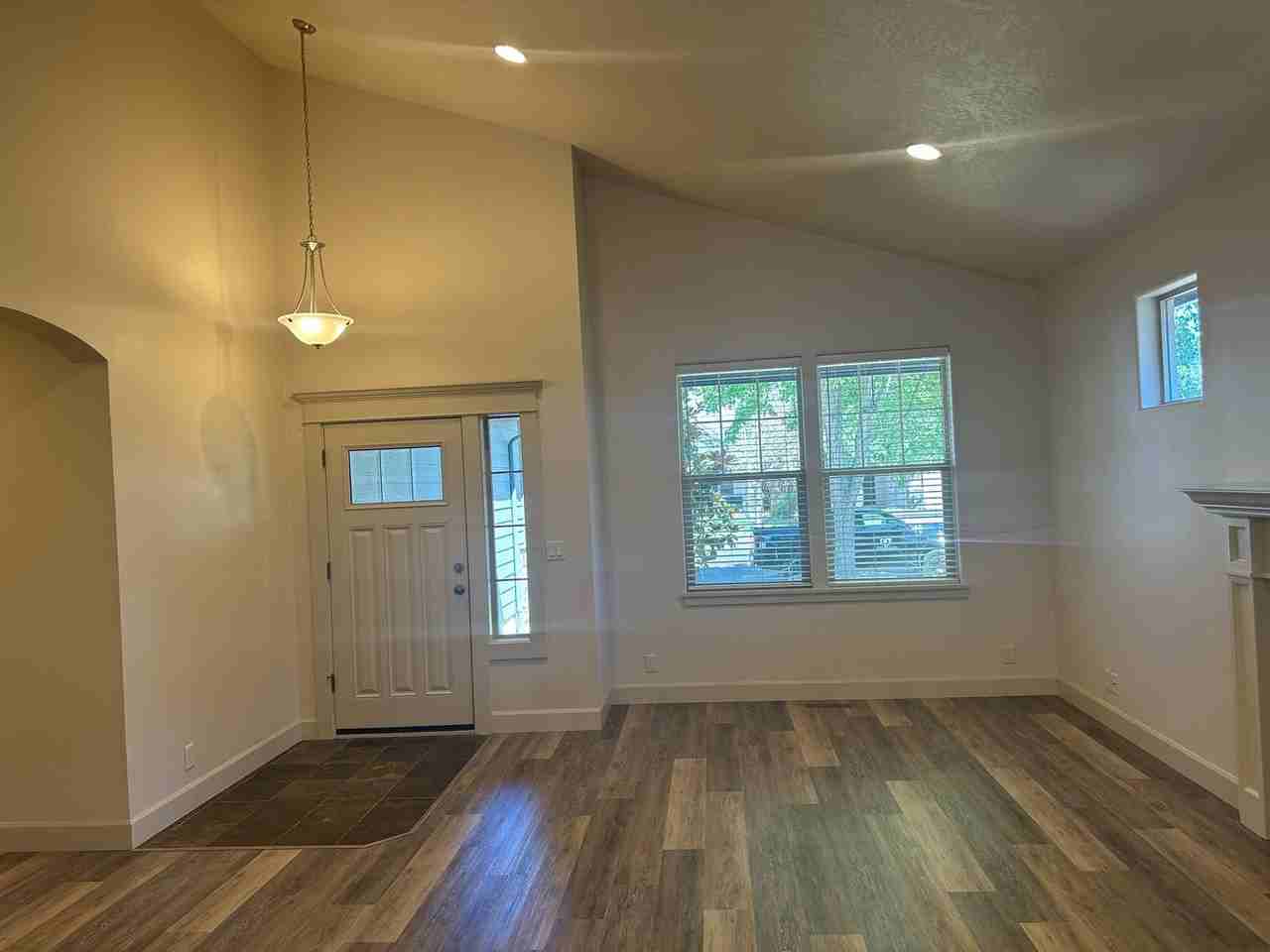 167 Sw Quince St - Photo 5 of 35