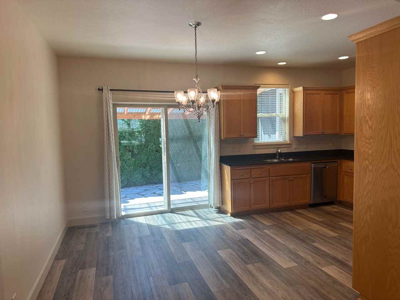 167 Sw Quince St - Photo 7 of 35