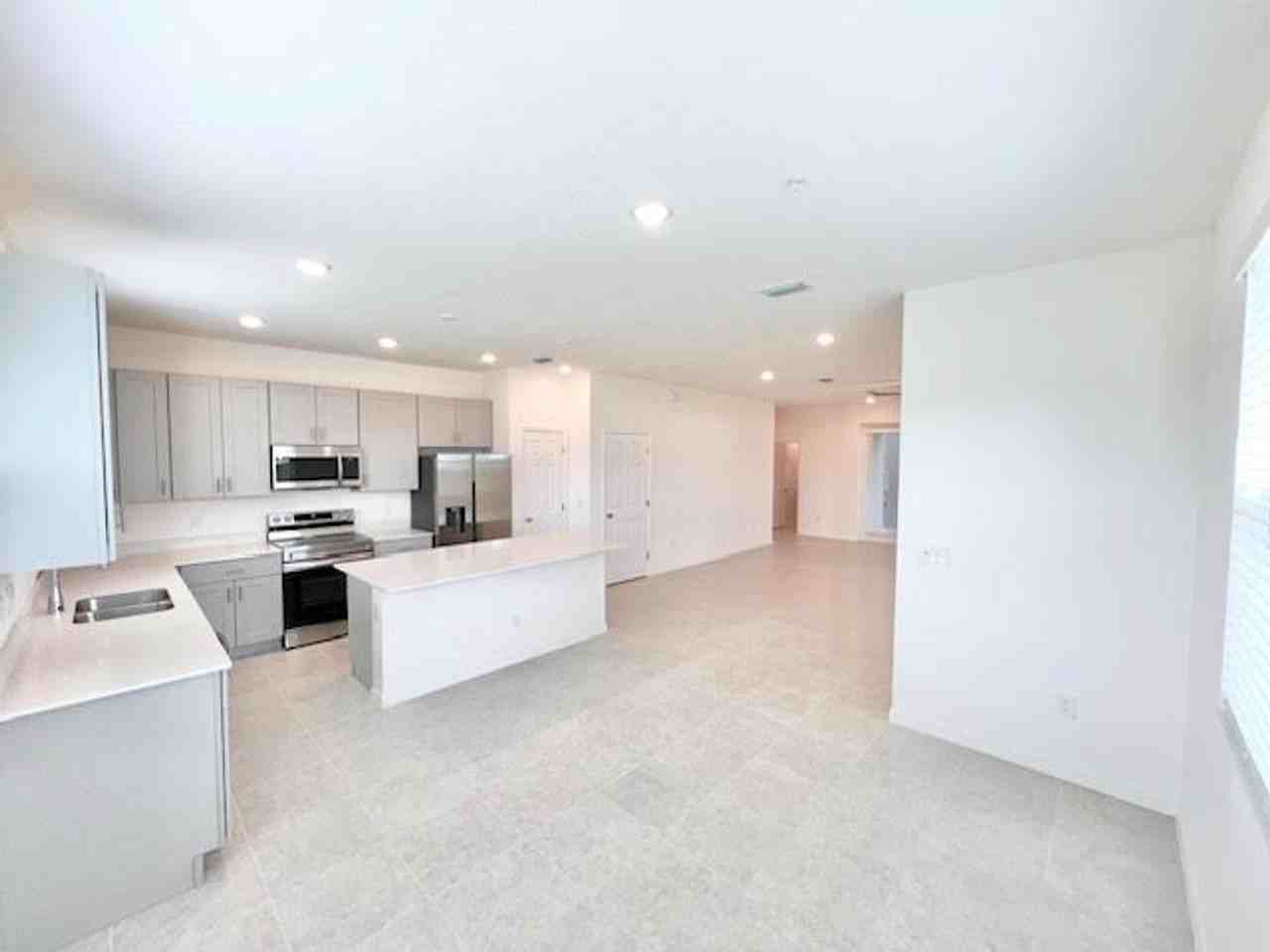 1638 Acclaim Rd - Photo 3 of 17