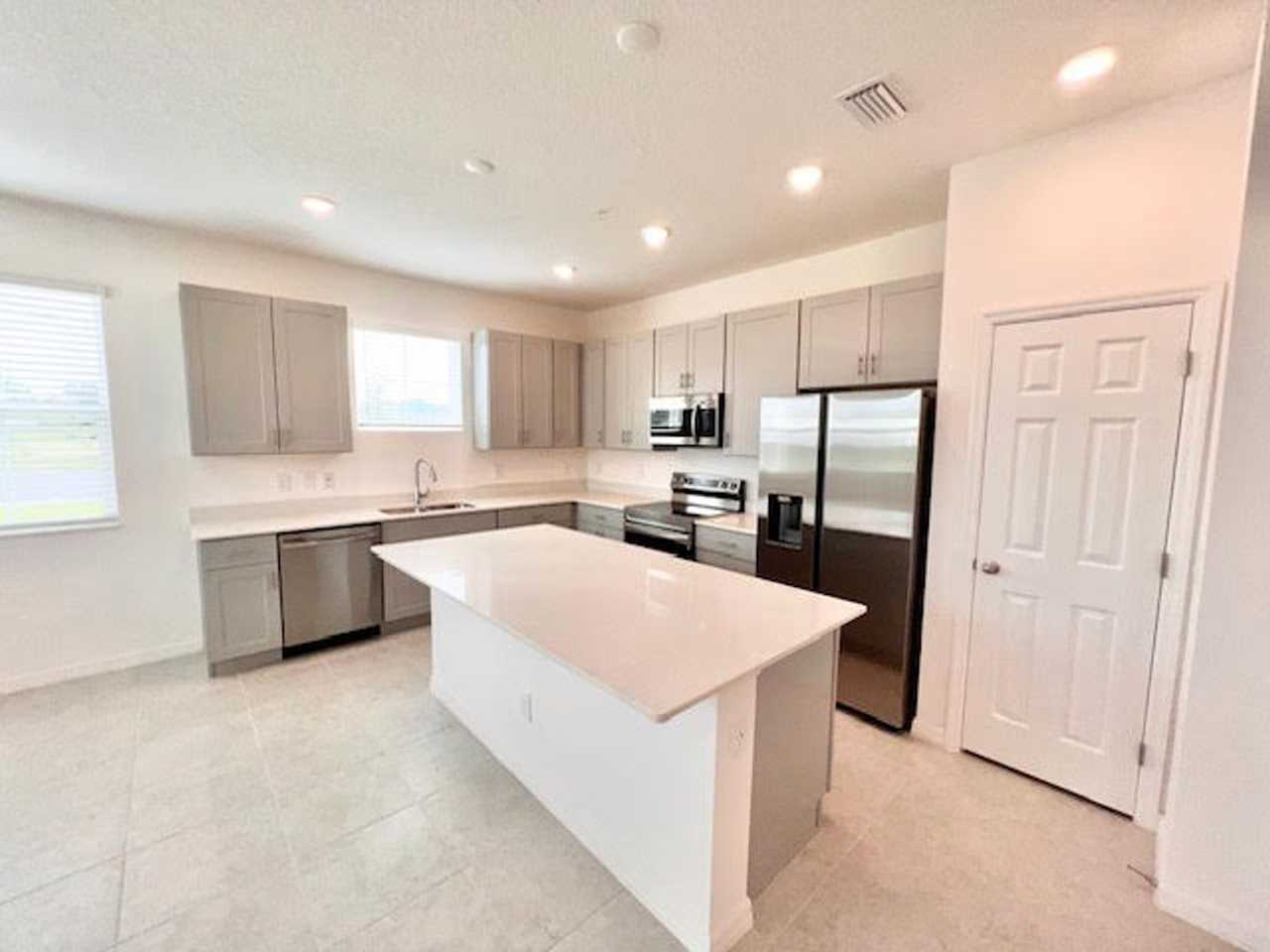 1638 Acclaim Rd - Photo 4 of 17