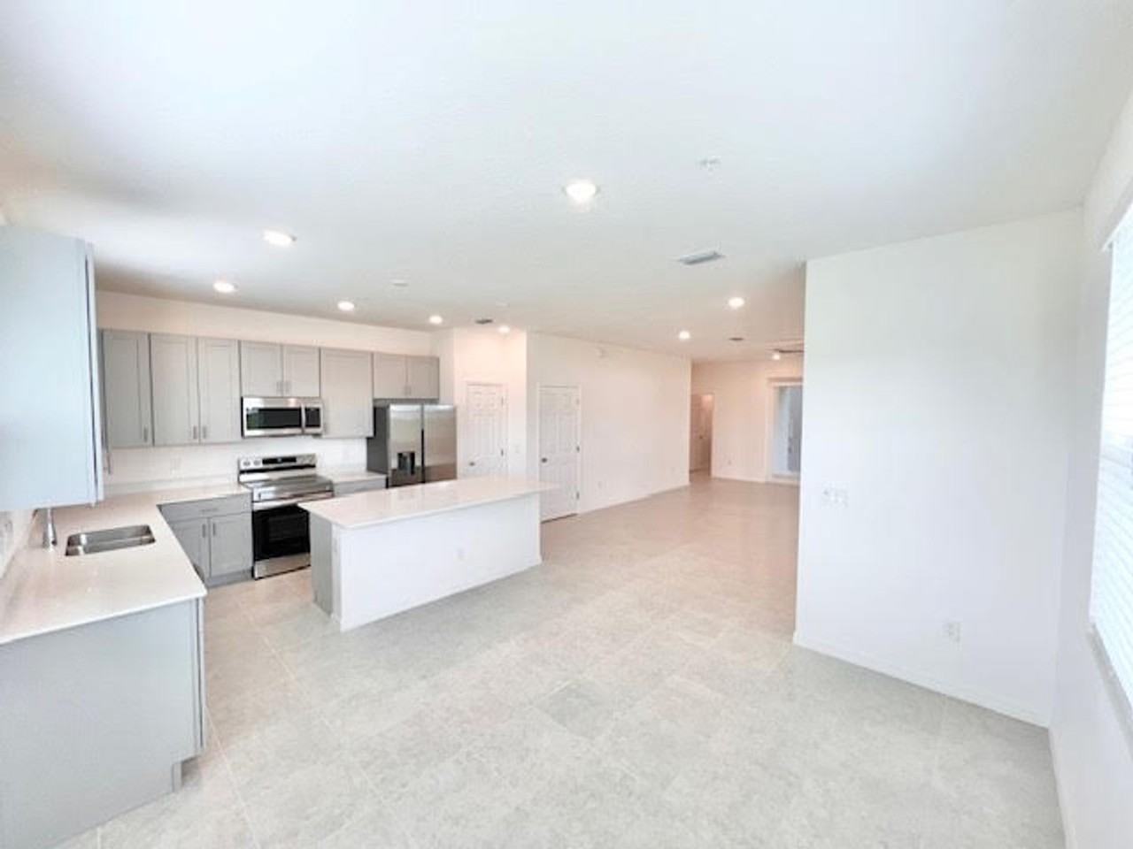 1638 Acclaim Rd - Photo 2 of 17