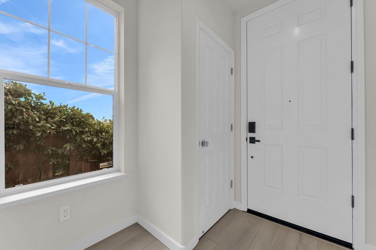 32 Rowe Ranch Dr - Photo 3 of 47