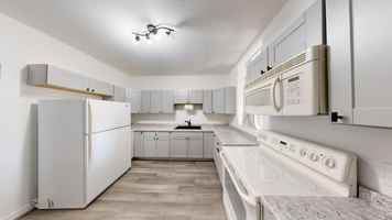 featured image of 105 W Oak St